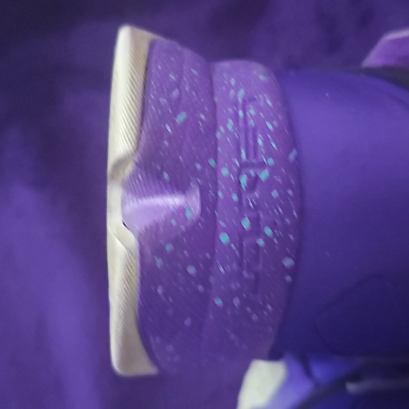 NIKE LEBRON SNEAKERS - Picture 8 of 9